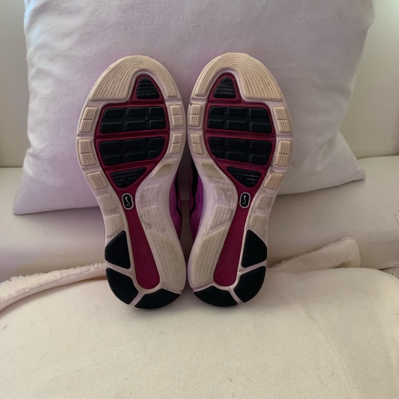 Authentic Nike with Swarovski Crystals - Picture 5 of 8